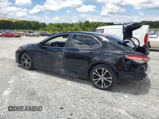2018 Toyota Camry LE z VIN 4T1B11HK3JU079543, wystawiony jako Copart lot #64873505 z przebiegiem 225 352 mil mil oraz Czysty tytuł • Clean title. Historia ofert i sprzedaży dostępna na DreamBid. Obrazek 2.