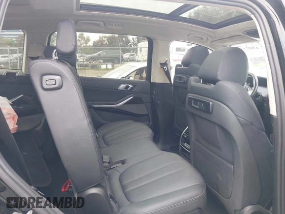 2020 BMW X7 xDrive40i z VIN 5UXCW2C03L9A00546, wystawiony jako IAAI lot #42057736 z przebiegiem 65 121 mil mil oraz . Historia ofert i sprzedaży dostępna na DreamBid. Obrazek 8.