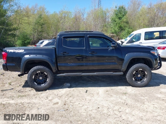 2017 Toyota Tacoma SR5 z VIN 3TMCZ5AN1HM062459, wystawiony jako IAAI lot #42138261 z przebiegiem 75 474 mil mil oraz . Historia ofert i sprzedaży dostępna na DreamBid. Obrazek 14.
