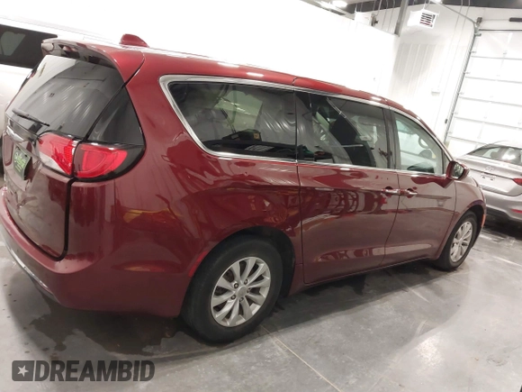 2019 Chrysler Pacifica Touring Plus z VIN 2C4RC1FGXKR706264, wystawiony jako IAAI lot #41483658 z przebiegiem 86 823 mil mil oraz . Historia ofert i sprzedaży dostępna na DreamBid. Obrazek 14.