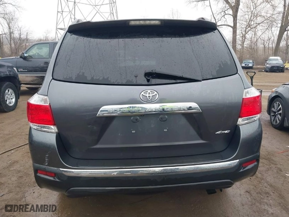 2011 Toyota Highlander with VIN 5TDBK3EH6BS069956, listed as a IAAI auction lot 41551979 with 140,233 mi miles. Bid and sale history available at carsss.com. Image 16.