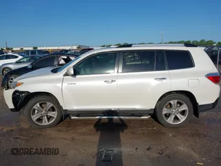 2012 Toyota Highlander Limited z VIN 5TDYK3EH4CS055758, wystawiony jako IAAI lot #42087650 z przebiegiem 108 221 mil mil oraz . Historia ofert i sprzedaży dostępna na DreamBid. Obrazek 15.