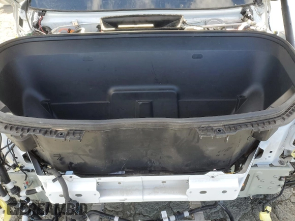 2022 Rivian R1T Launch Edition with VIN 7FCTGAAL7NN005563, listed as a Copart auction lot 47476365 with 39,805 mi miles and Salvage Title. Bid and sale history available at DreamBid. Image 11.