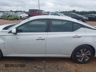 2019 Nissan Altima S z VIN 1N4BL4BV5KN308941, wystawiony jako IAAI lot #41851529 z przebiegiem 146 915 mil mil oraz . Historia ofert i sprzedaży dostępna na DreamBid. Obrazek 14.