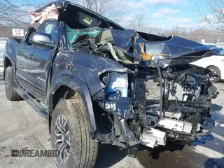 2023 Toyota Tacoma SR z VIN 3TMCZ5AN9PM574534, wystawiony jako IAAI lot #41167910 z przebiegiem 27 375 mil mil oraz . Historia ofert i sprzedaży dostępna na DreamBid. Obrazek 1.