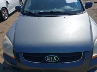 2008 Kia Sportage LX with VIN KNDJE723887542245, listed as a IAAI auction lot 40248690 with 122,558 mi miles. Bid and sale history available at carsss.com. Image 6.