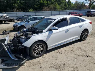 2015 Hyundai Sonata Sport z VIN 5NPE34AB0FH083428, wystawiony jako Copart lot #58079575 z przebiegiem 208 796 mil mil oraz Szkoda całkowita • Salvage title. Historia ofert i sprzedaży dostępna na DreamBid. Obrazek 1.