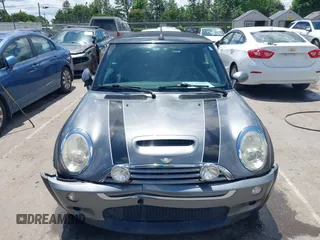 2005 MINI Convertible S z VIN WMWRH33495TF82332, wystawiony jako IAAI lot #42248941 z przebiegiem 134 862 mil mil oraz . Historia ofert i sprzedaży dostępna na DreamBid. Obrazek 12.