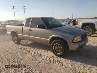 2002 GMC Sonoma SLS with VIN 1GTDT19W728210959, listed as a Copart auction lot 77271144 with 219,083 mi miles and Salvage Title. Bid and sale history available at carsss.com. Image 4.