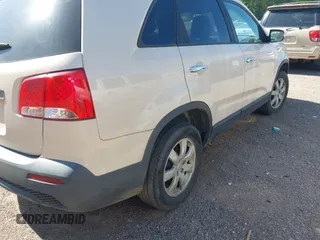 2011 Kia Sorento LX with VIN 5XYKT3A13BG035413, listed as a IAAI auction lot 41951657 with 237,119 mi miles. Bid and sale history available at carsss.com. Image 6.