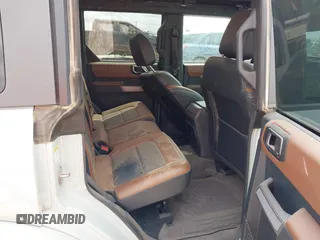 2023 Ford Bronco z VIN 1FMEE5BP9PLA97587, wystawiony jako IAAI lot #42168516 z przebiegiem 29 622 mil mil oraz . Historia ofert i sprzedaży dostępna na DreamBid. Obrazek 8.