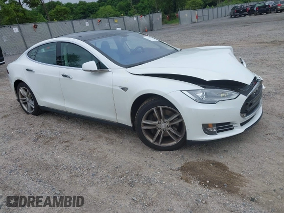 2013 Tesla Model S Performance z VIN 5YJSA1DP1DFP16609, wystawiony jako IAAI lot #42458995 z przebiegiem 110 722 mil mil oraz . Historia ofert i sprzedaży dostępna na DreamBid. Obrazek 1.