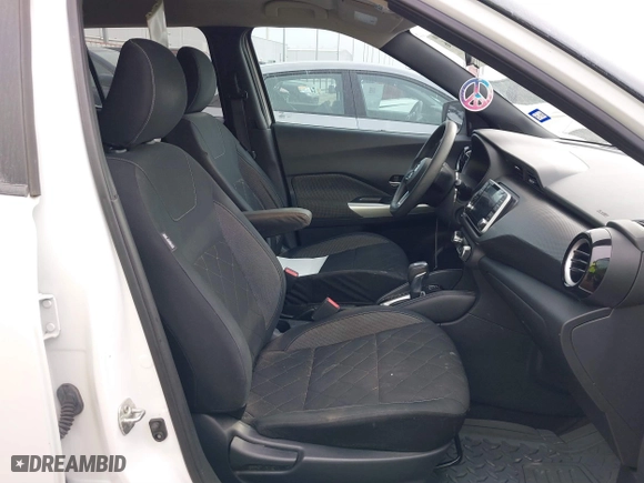 2018 Nissan Kicks SV with VIN 3N1CP5CU6JL500174, listed as a IAAI auction lot 41656916 with 72,809 mi miles. Bid and sale history available at carsss.com. Image 5.