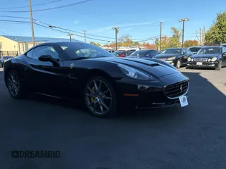 2012 Ferrari California z VIN ZFF65TJA1C0186660, wystawiony jako Copart lot #79966064 z przebiegiem 18 917 mil mil oraz Szkody całkowita. Historia ofert i sprzedaży dostępna na DreamBid. Obrazek 1.