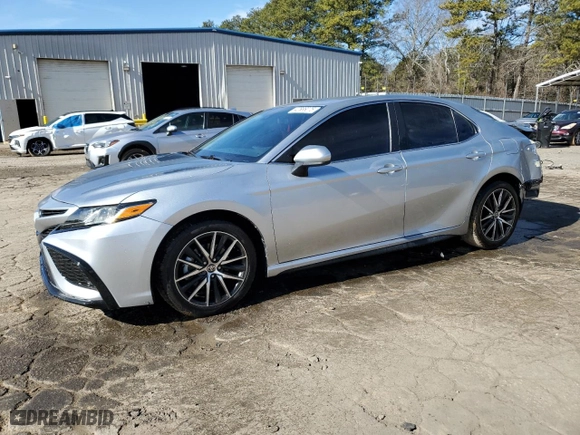 2021 Toyota Camry SE Nightshade with VIN 4T1G11AK0MU574402, listed as a Copart auction lot 42686075 with 53,179 mi miles and Salvage Title. Bid and sale history available at carsss.com. Image 1.