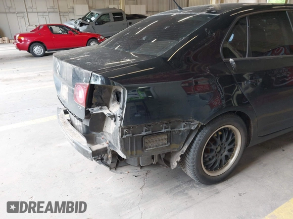 2010 Volkswagen Jetta SE with VIN 3VWRZ7AJ1AM158601, listed as a IAAI auction lot 42272753 with 99,600 mi miles and . Bid and sale history available at DreamBid. Image 16.