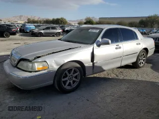 2003 Lincoln Town Car Cartier z VIN 1LNHM83W33Y645586, wystawiony jako Copart lot #43241705 z przebiegiem 189 105 mil mil oraz Szkoda całkowita • Salvage title. Historia ofert i sprzedaży dostępna na DreamBid. Obrazek 1.
