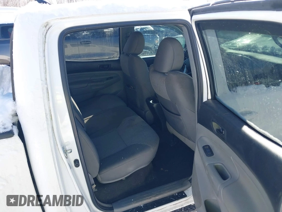 2015 Toyota Tacoma with VIN 3TMMU4FN2FM086885, listed as a IAAI auction lot 41247712 with 194,510 mi miles and . Bid and sale history available at carsss.com. Image 8.