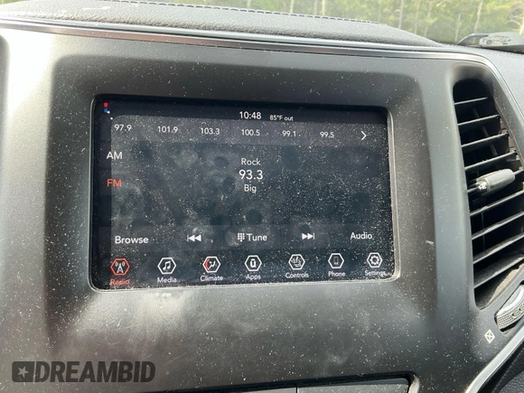 2020 Jeep Cherokee Latitude z VIN 1C4PJLCB4LD628070, wystawiony jako IAAI lot #42859811 z przebiegiem 119 307 mil mil oraz . Historia ofert i sprzedaży dostępna na DreamBid. Obrazek 21.