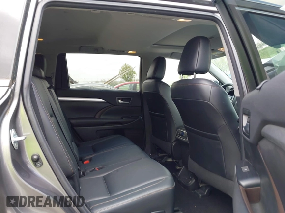 2016 Toyota Highlander XLE z VIN 5TDJKRFH6GS307941, wystawiony jako IAAI lot #42007858 z przebiegiem 70 272 mil mil oraz . Historia ofert i sprzedaży dostępna na DreamBid. Obrazek 8.