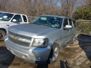 2013 Chevrolet Suburban LT with VIN 1GNSCJE00DR266075, listed as a IAAI auction lot 41338826 with 291,358 mi miles. Bid and sale history available at carsss.com. Image 19.