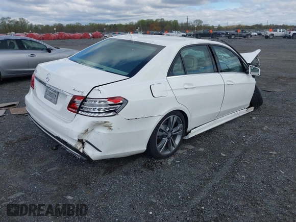 2016 Mercedes-Benz E-Class E 350 Luxury with VIN WDDHF8JB9GB191986, listed as a IAAI auction lot 42049916 with 122,012 mi miles. Bid and sale history available at carsss.com. Image 4.