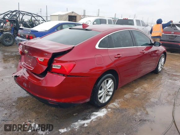 2018 Chevrolet Malibu LT z VIN 1G1ZD5ST3JF163720, wystawiony jako IAAI lot #41284795 z przebiegiem 106 231 mil mil oraz . Historia ofert i sprzedaży dostępna na DreamBid. Obrazek 4.