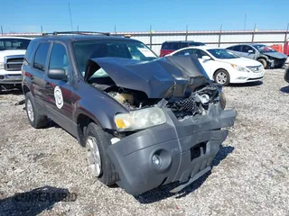 2006 Ford Escape XLT with VIN 1FMYU03106KA54774, listed as a IAAI auction lot 41940956 with 146,674 mi miles. Bid and sale history available at carsss.com. Image 1.