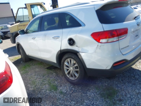2017 Kia Sorento LX z VIN 5XYPGDA30HG315882, wystawiony jako IAAI lot #41801283 z przebiegiem 165 950 mil mil oraz . Historia ofert i sprzedaży dostępna na DreamBid. Obrazek 3.