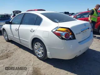 2012 Nissan Altima S z VIN 1N4AL2AP6CC170813, wystawiony jako IAAI lot #41857682 z przebiegiem 102 577 mil mil oraz . Historia ofert i sprzedaży dostępna na DreamBid. Obrazek 3.