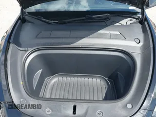 2024 Tesla Model Y z VIN 7SAYGDED6RF191135, wystawiony jako IAAI lot #41790922 z przebiegiem 17 154 mil mil oraz . Historia ofert i sprzedaży dostępna na DreamBid. Obrazek 10.
