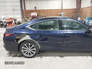 2021 Lexus ES 350 z VIN 58ADZ1B1XMU087881, wystawiony jako IAAI lot #42264527 z przebiegiem 15 273 mil mil oraz . Historia ofert i sprzedaży dostępna na DreamBid. Obrazek 17.