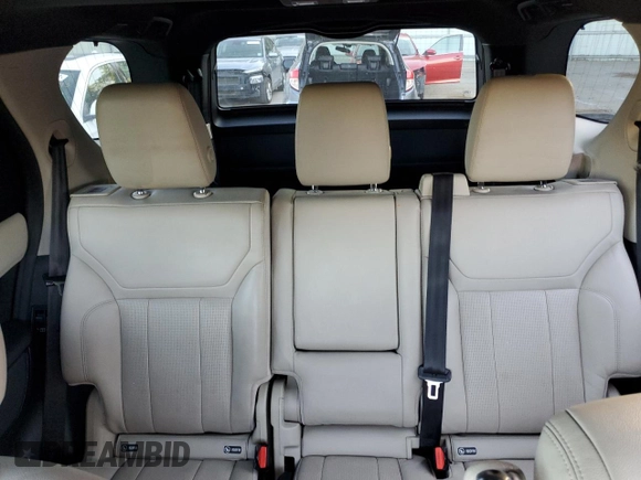 2017 Land Rover Discovery HSE with VIN SALRRBBV3HA037009, listed as a Copart auction lot 74697134 with 114,071 mi miles and Clean Title. Bid and sale history available at carsss.com. Image 10.