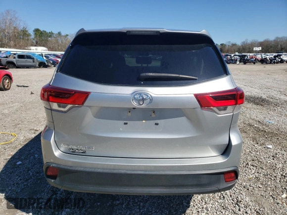 2018 Toyota Highlander LE z VIN 5TDZARFH4JS040991, wystawiony jako Copart lot #48375895 z przebiegiem 47 243 mil mil oraz Szkoda całkowita • Salvage title. Historia ofert i sprzedaży dostępna na DreamBid. Obrazek 6.
