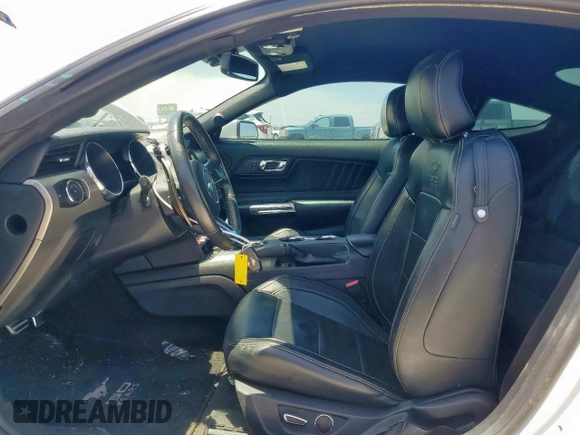 2015 Ford Mustang GT z VIN 1FA6P8CF5F5354828, wystawiony jako Copart lot #56556785 z przebiegiem 122 885 mil mil oraz Szkody całkowita. Historia ofert i sprzedaży dostępna na DreamBid. Obrazek 7.