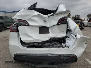 2024 Tesla Model Y Long Range with VIN 7SAYGDEE8RF088808, listed as a Copart auction lot 50406865 with 8,150 mi miles and Salvage title. Bid and sale history available at DreamBid. Image 6.