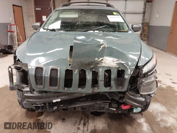 2015 Jeep Cherokee Trailhawk with VIN 1C4PJMBS6FW724931, listed as a IAAI auction lot 41602181 with 153,340 mi miles and . Bid and sale history available at carsss.com. Image 6.