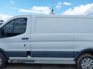 2015 Ford Transit Cargo z VIN 1FTNR1ZM3FKB02963, wystawiony jako IAAI lot #42231167 z przebiegiem 181 270 mil mil oraz . Historia ofert i sprzedaży dostępna na DreamBid. Obrazek 14.