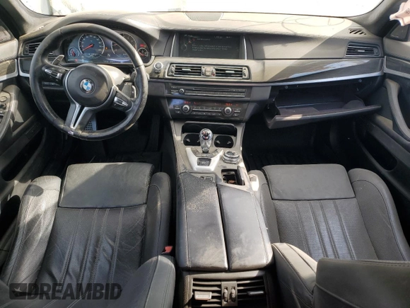 2014 BMW M5 z VIN WBSFV9C58ED593431, wystawiony jako Copart lot #54870555 z przebiegiem 172 191 mil mil oraz Szkoda całkowita • Salvage title. Historia ofert i sprzedaży dostępna na DreamBid. Obrazek 8.