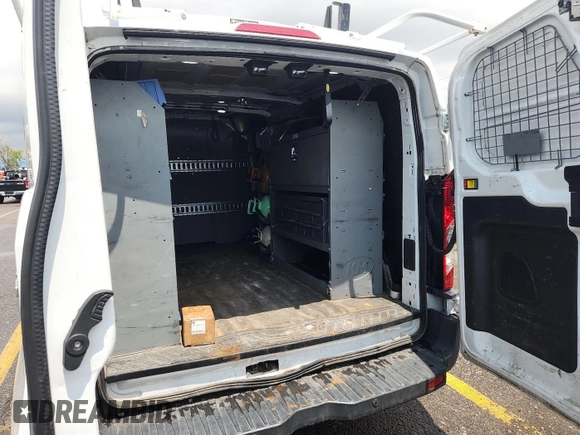 2018 Ford Transit z VIN 1FTYR1YM2JKB43849, wystawiony jako IAAI lot #42642845 z przebiegiem 106 463 mil mil oraz . Historia ofert i sprzedaży dostępna na DreamBid. Obrazek 2.