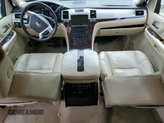 2008 Cadillac Escalade ESV z VIN 1GYFK668X8R195644, wystawiony jako Copart lot #51516375 z przebiegiem 212 510 mil mil oraz Szkoda całkowita • Salvage title. Historia ofert i sprzedaży dostępna na DreamBid. Obrazek 8.