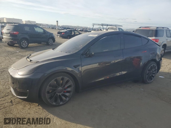 2024 Tesla Model Y Performance z VIN 7SAYGDEF3RF078535, wystawiony jako Copart lot #45749495 z przebiegiem 8 852 mil mil oraz Szkoda całkowita • Salvage title. Historia ofert i sprzedaży dostępna na DreamBid. Obrazek 1.