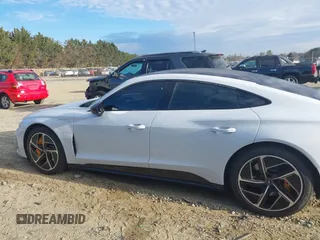2023 Audi RS e-tron GT z VIN WAUBHBFW5P7903655, wystawiony jako IAAI lot #40952092 z przebiegiem 8959 mil mil oraz . Historia ofert i sprzedaży dostępna na DreamBid. Obrazek 14.