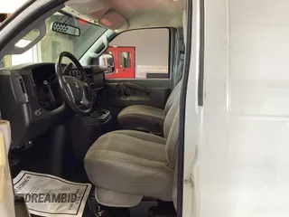 2017 Chevrolet Express Cargo z VIN 1GCWGAFF4H1300511, wystawiony jako IAAI lot #42802223 z przebiegiem 132 303 mil mil oraz . Historia ofert i sprzedaży dostępna na DreamBid. Obrazek 23.