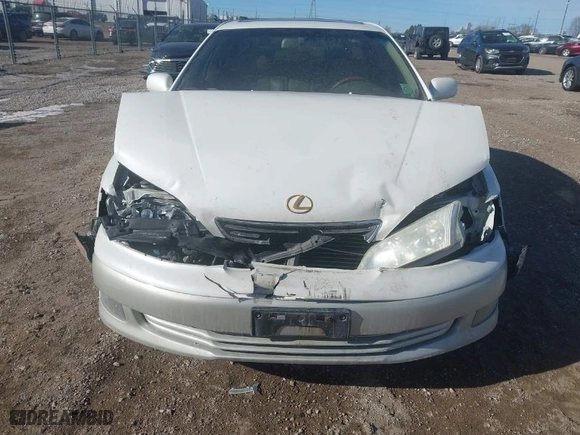 2001 Lexus ES 300 with VIN JT8BF28G010328457, listed as a IAAI auction lot 41284198 with 161,137 mi miles. Bid and sale history available at carsss.com. Image 6.