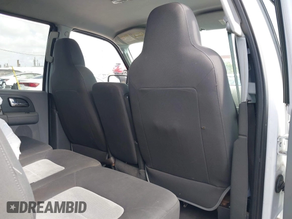 2006 Ford Expedition XLS with VIN 1FMPU13596LA38314, listed as a IAAI auction lot 41577982 with 154,752 mi miles. Bid and sale history available at carsss.com. Image 7.