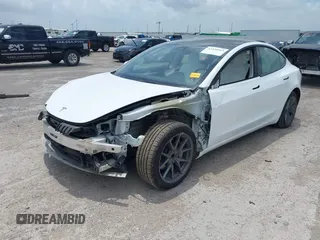 2023 Tesla Model 3 z VIN 5YJ3E1EA8PF384806, wystawiony jako IAAI lot #42526063 z przebiegiem 95 389 mil mil oraz . Historia ofert i sprzedaży dostępna na DreamBid. Obrazek 19.