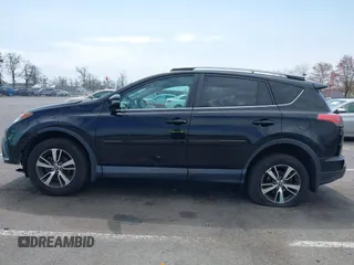 2018 Toyota RAV4 XLE with VIN 2T3RFREV0JW786393, listed as a IAAI auction lot 41997778 with 44,666 mi miles. Bid and sale history available at carsss.com. Image 14.