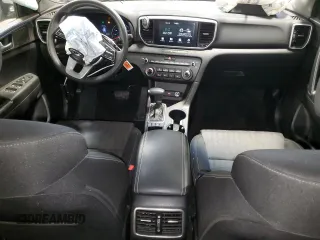 2020 Kia Sportage LX z VIN KNDPMCAC8L7661090, wystawiony jako Copart lot #53094205 z przebiegiem 35 990 mil mil oraz Szkoda całkowita • Salvage title. Historia ofert i sprzedaży dostępna na DreamBid. Obrazek 8.