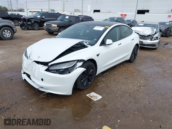 2025 Tesla Model 3 Long Range z VIN 5YJ3E1EB9SF904223, wystawiony jako IAAI lot #41611201 z przebiegiem 690 mil mil oraz . Historia ofert i sprzedaży dostępna na DreamBid. Obrazek 19.